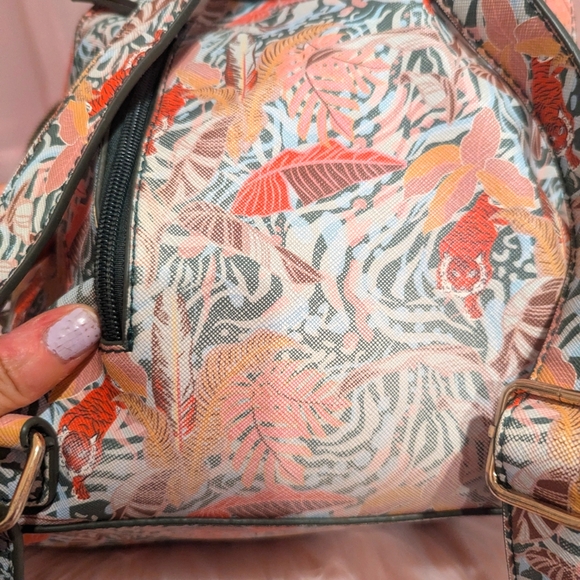 Retro Print Backpack - Picture 9 of 9